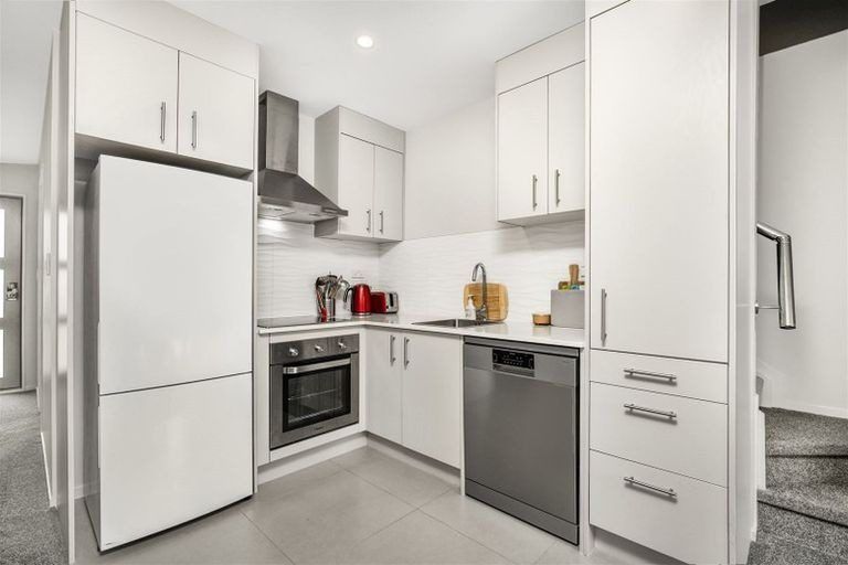 Photo of property in 31/11 Ray Small Drive, Papakura, 2110