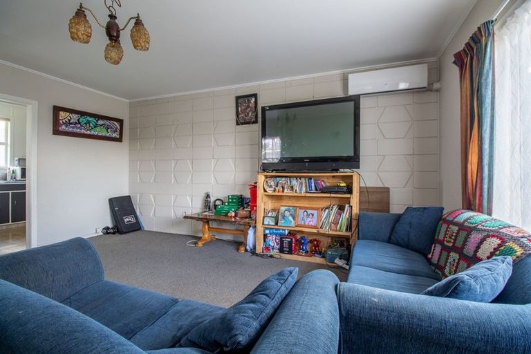 Photo of property in 2 Oak Street, Royal Oak, Auckland, 1023