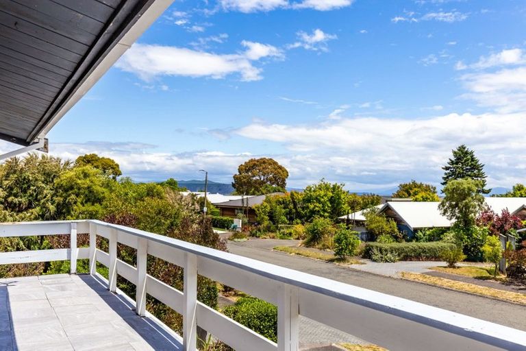 Photo of property in 5 Mahuta Road, Waitahanui, Taupo, 3378