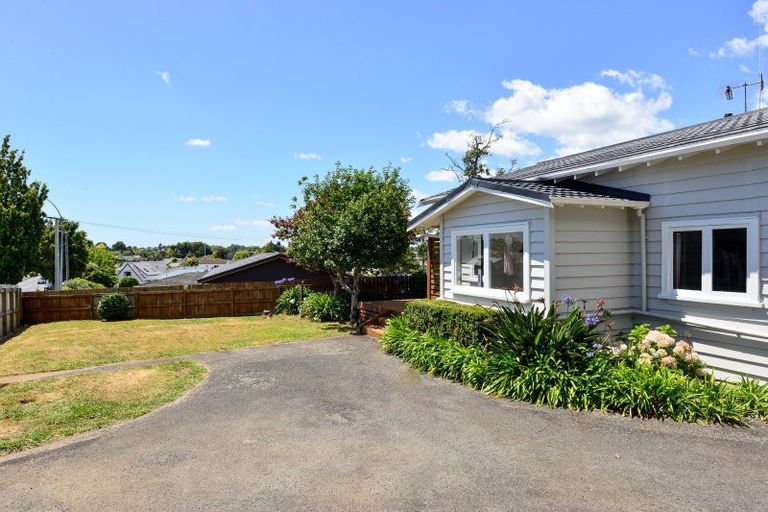 Photo of property in 75 Tuhikaramea Road, Dinsdale, Hamilton, 3204