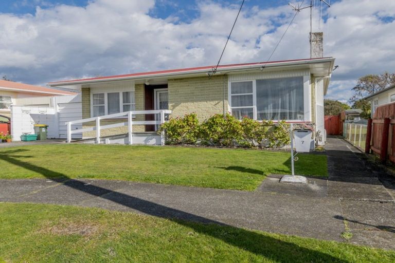 Photo of property in 7 Carlisle Street, Levin, 5510