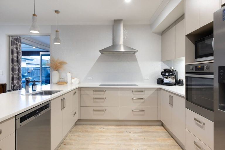 Photo of property in 26 Penetaka Heights, Pyes Pa, Tauranga, 3112