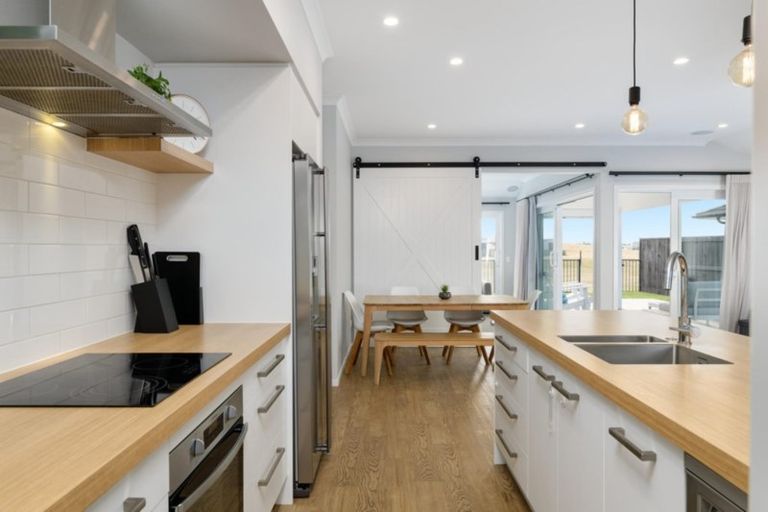 Photo of property in 5 Jeffs Way, Papamoa Beach, Papamoa, 3118