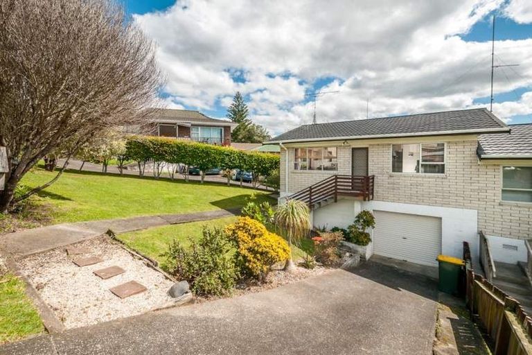 Photo of property in 2/2 Ellice Road, Totara Vale, Auckland, 0629