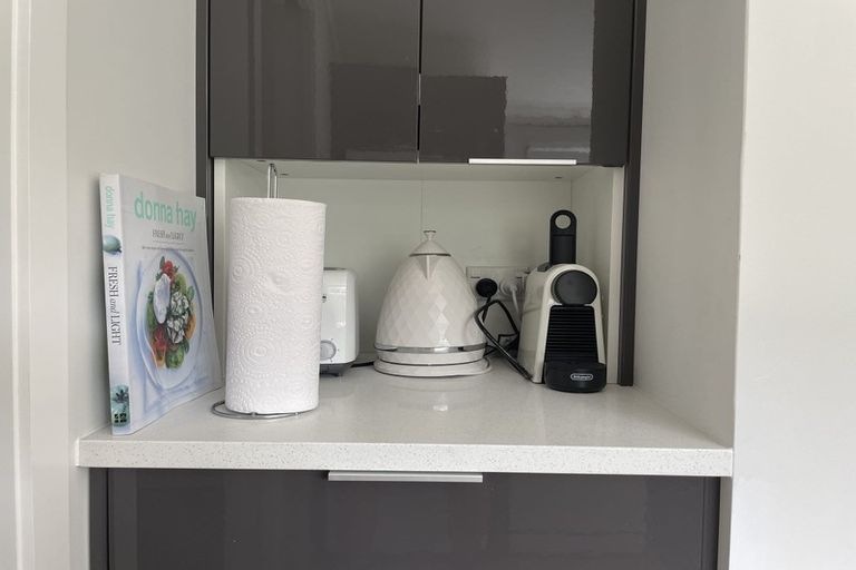 Photo of property in 15 Old Lake Road, Narrow Neck, Auckland, 0624