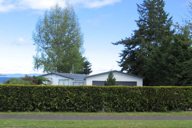 Photo of property in 16 Mahuta Road, Waitahanui, Taupo, 3378