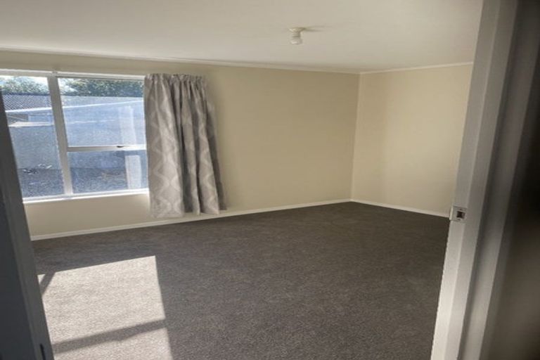 Photo of property in 43 Oakley Crescent, Hornby, Christchurch, 8042