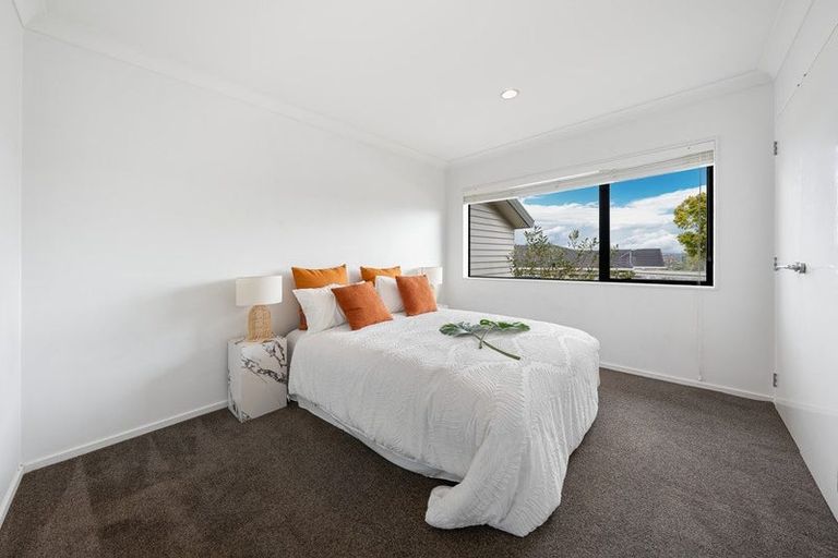 Photo of property in 20 Mackwell Road, Fairview Heights, Auckland, 0632