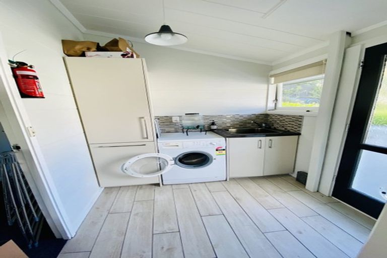 Photo of property in 32 Evans Pass Road, Sumner, Christchurch, 8081