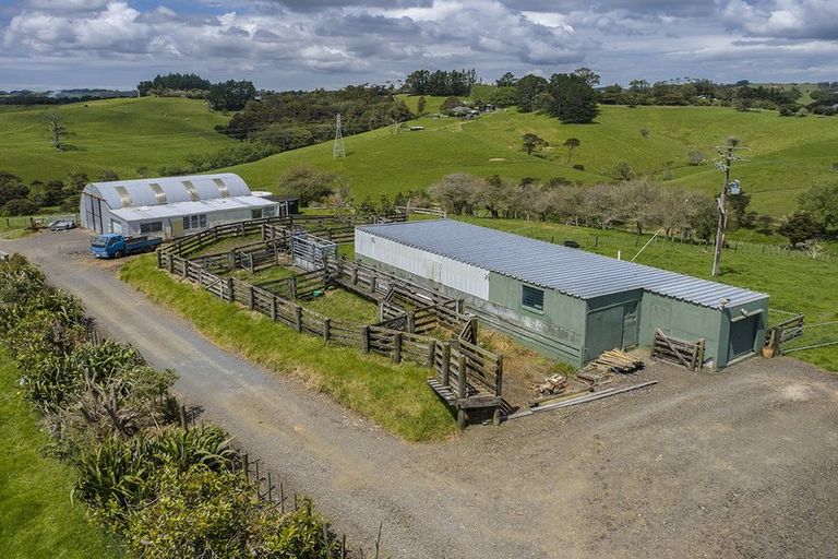 Photo of property in 167 Anderson Road, Helensville, 0875