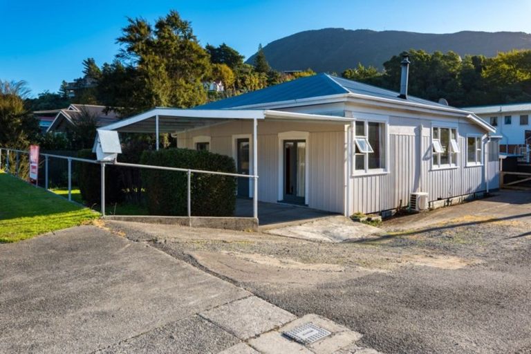 Photo of property in 29 Wairau Road, Picton, 7220