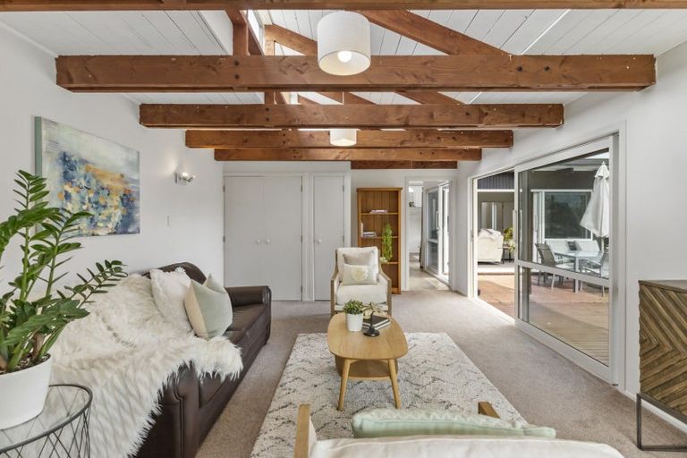 Photo of property in 11 Bacot Place, Howick, Auckland, 2014