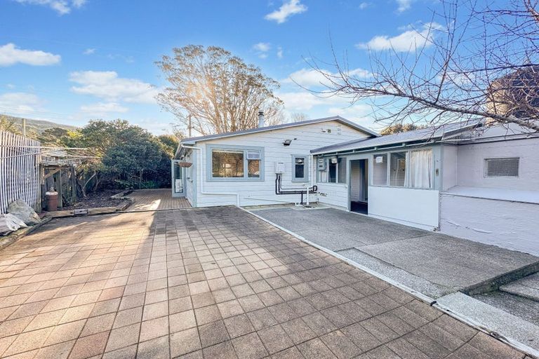 Photo of property in 394 Makara Road, Makara, Karori, 6972