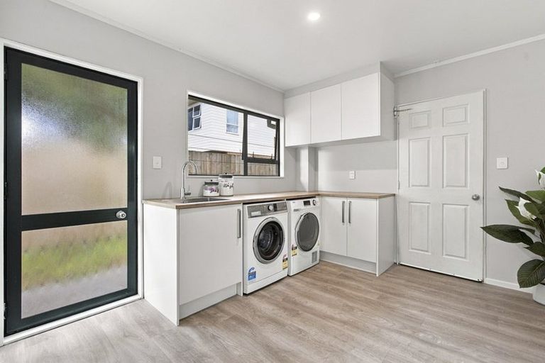 Photo of property in 9 Sandel Rise, Merrilands, New Plymouth, 4312