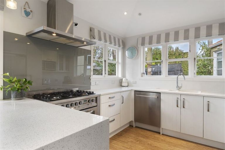 Photo of property in 113 Carlisle Road, Torbay, Auckland, 0632