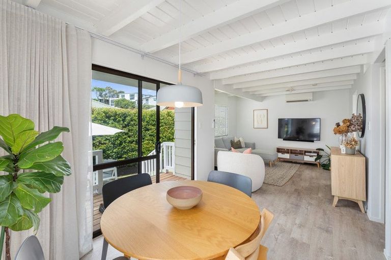 Photo of property in 16b Bay Street, Red Beach, 0932