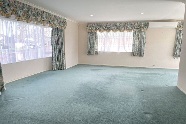 Photo of property in 3 Chapletown Drive, East Tamaki, Auckland, 2016