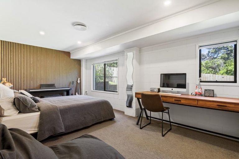 Photo of property in 8 Poaka Place, Beach Haven, Auckland, 0626