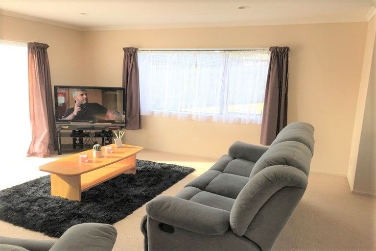Photo of property in 104 Pitt Avenue, Clendon Park, Auckland, 2103