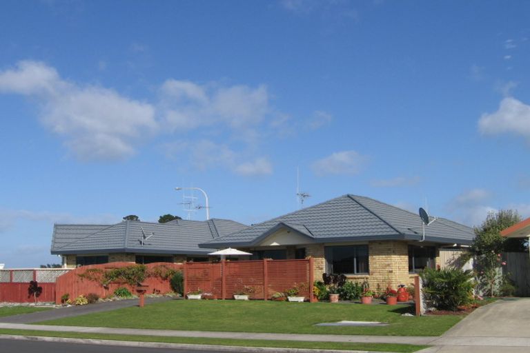 Photo of property in 42 Sandhurst Drive, Papamoa Beach, Papamoa, 3118