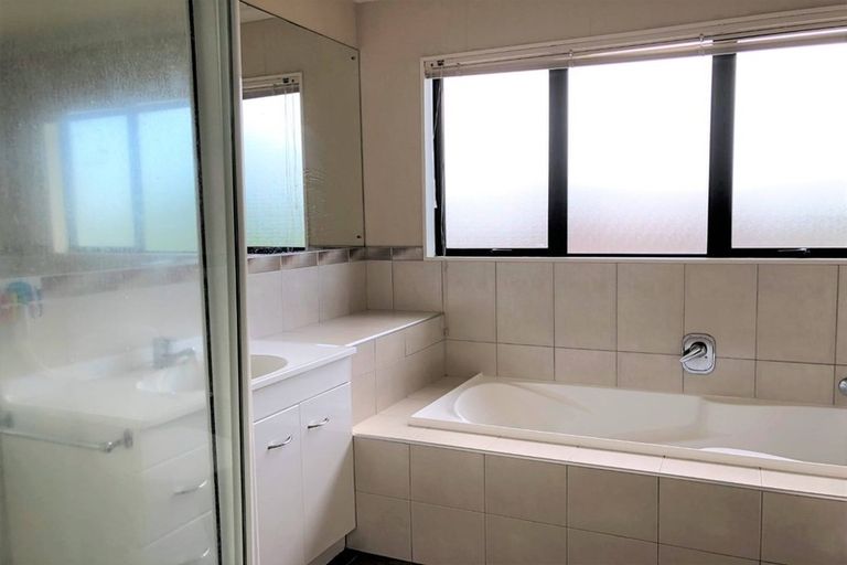 Photo of property in 20 Fergy Crescent, Wattle Downs, Auckland, 2103