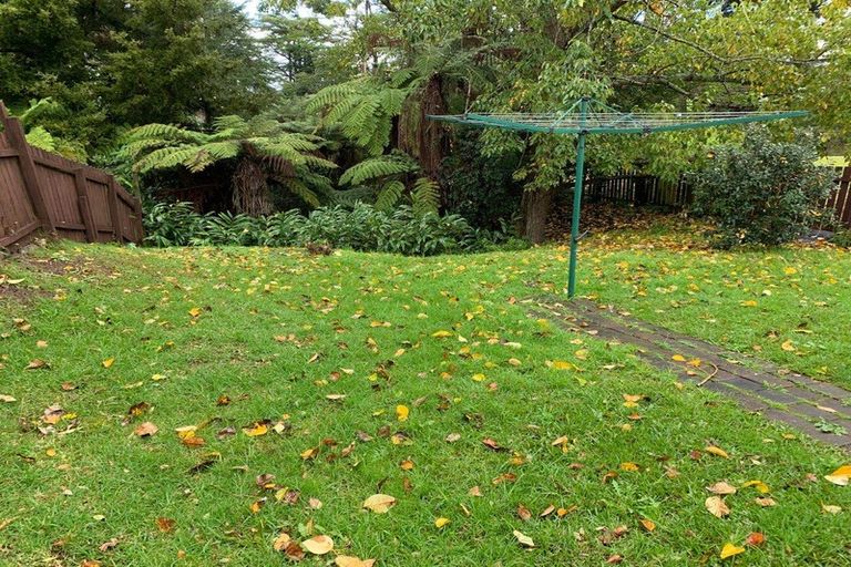 Photo of property in 2/25 Edgware Road, West Harbour, Auckland, 0618