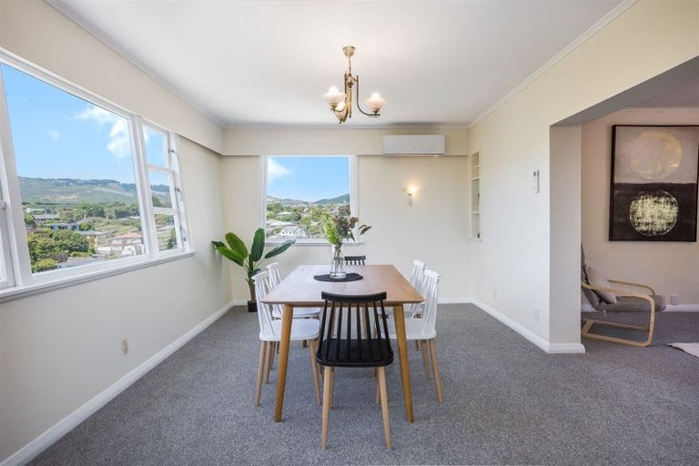 Photo of property in 9 Tainui Terrace, Tawa, Wellington, 5028