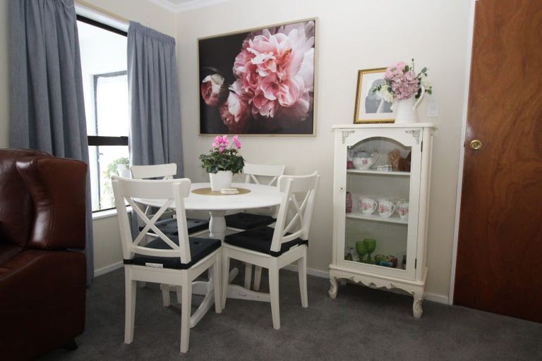 Photo of property in 28b Pollen Street, Woodville, 4920