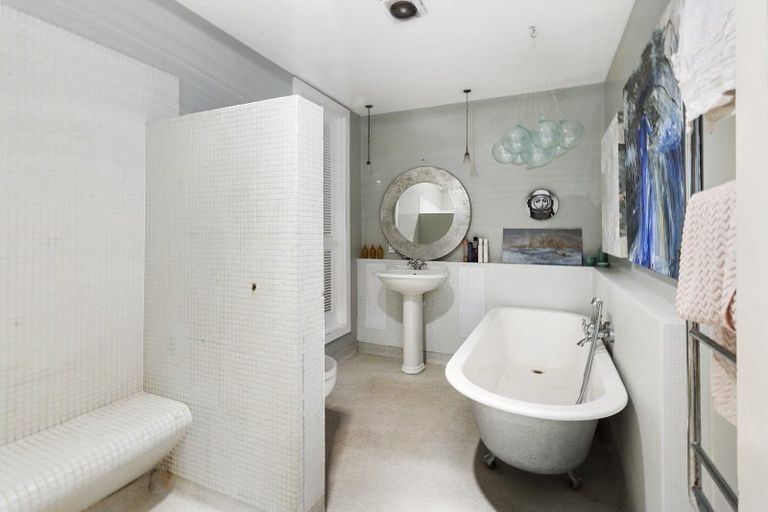 Photo of property in 25 Upper Bourke Street, Kilbirnie, Wellington, 6022