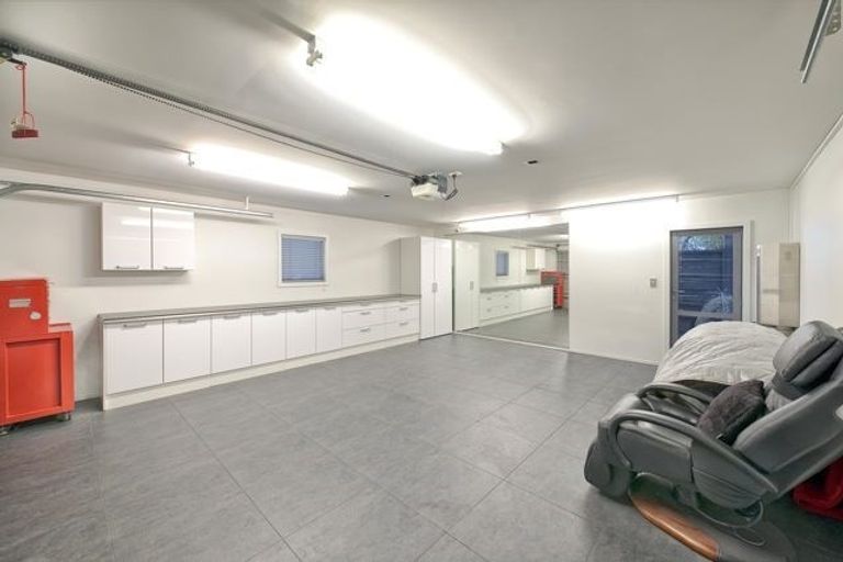 Photo of property in 100b Lake Road, Northcote, Auckland, 0627