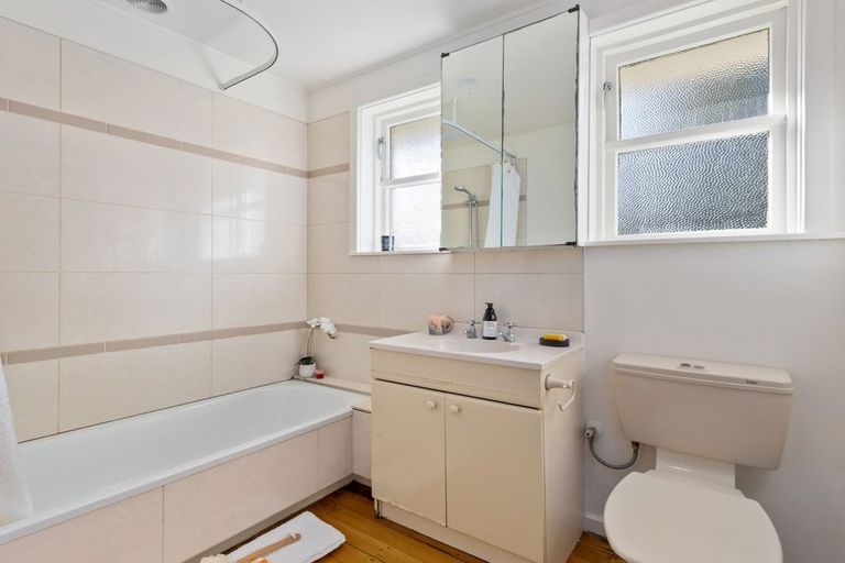 Photo of property in 35 Philomel Crescent, Bayswater, Auckland, 0622