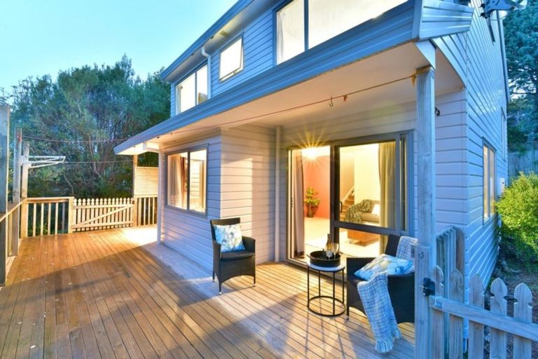 Photo of property in 3 Logan Lane, Stanmore Bay, Whangaparaoa, 0932