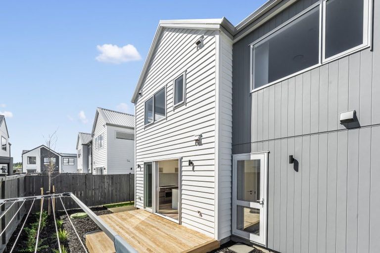 Photo of property in 17 Resnik Crescent, 0810