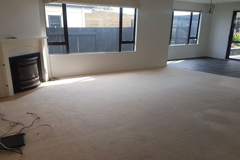 Photo of property in 46 Dalfield Place, Highbury, Palmerston North, 4412