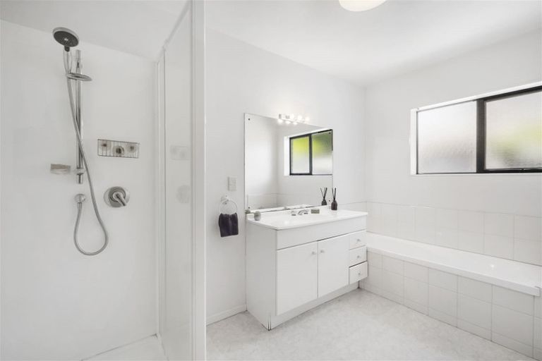 Photo of property in 1/9 Kells Place, Botany Downs, Auckland, 2010