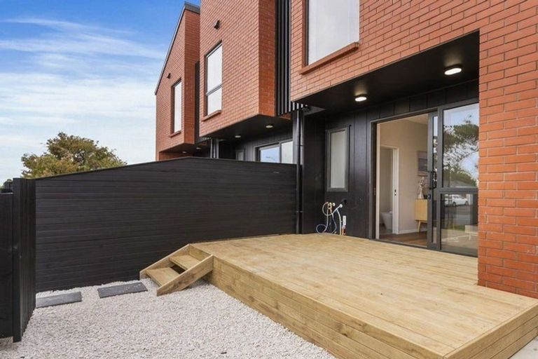 Photo of property in 121c Reeves Road, Pakuranga Heights, Auckland, 2010