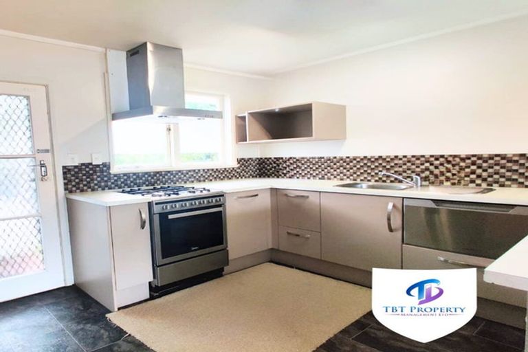 Photo of property in 1/36a Lincoln Road, Henderson, Auckland, 0610