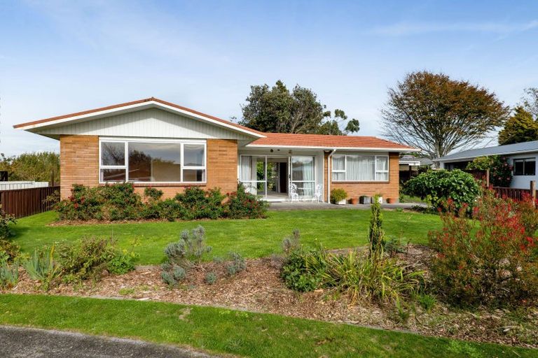 Photo of property in 8 Warren Place, Frankleigh Park, New Plymouth, 4310
