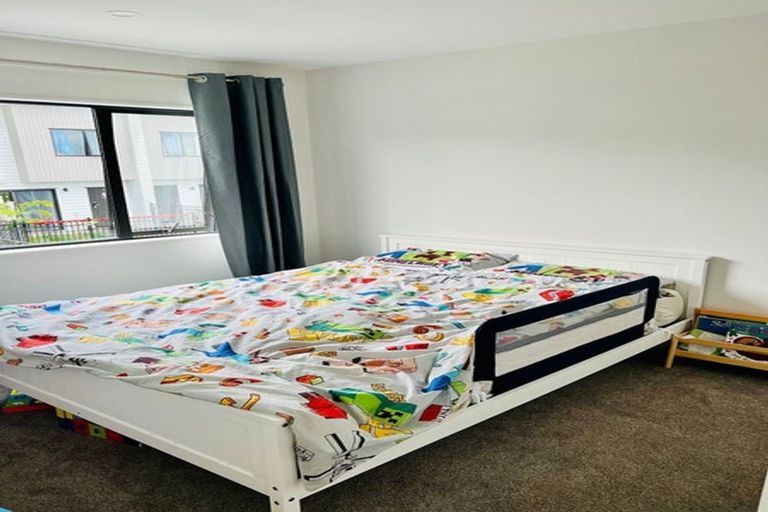 Photo of property in 17b Craigbank Avenue, New Lynn, Auckland, 0600