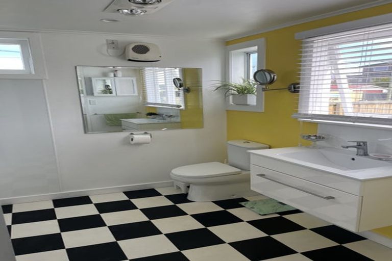 Photo of property in 8 Effingham Street, North New Brighton, Christchurch, 8083