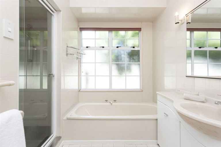 Photo of property in 110 Clyde Road, Ilam, Christchurch, 8041