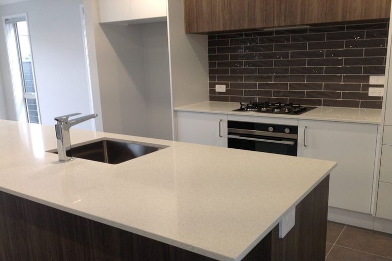 Photo of property in 60 Karepiro Drive, Stanmore Bay, Whangaparaoa, 0932