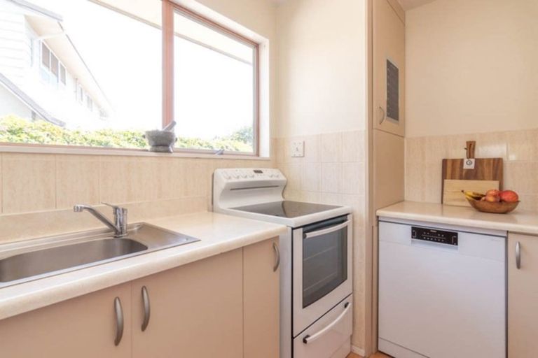 Photo of property in 15 Pinedale Parade, Milson, Palmerston North, 4414