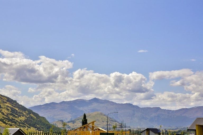 Photo of property in 39 Shepherd Road, Jacks Point, Queenstown, 9371