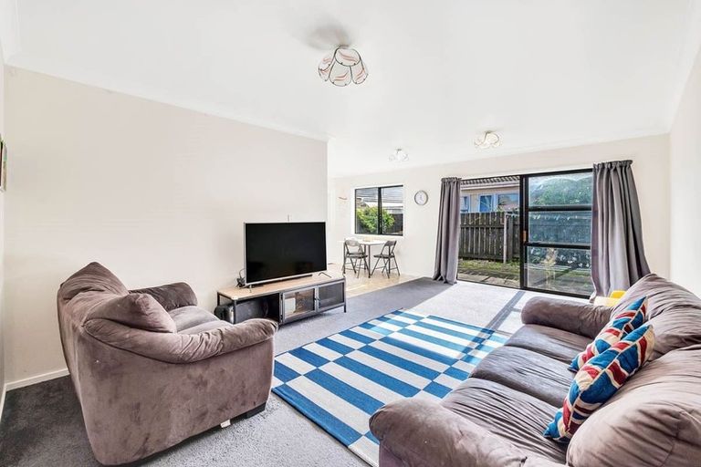 Photo of property in 2/6 Menary Street, Papakura, 2110