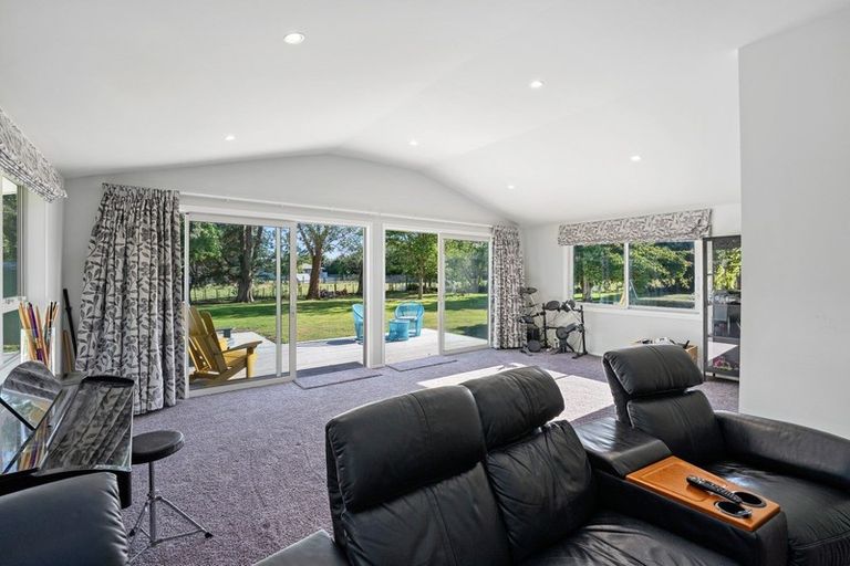 Photo of property in 52 Nimmo Avenue West, Waikanae, 5036