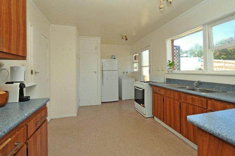 Photo of property in 2/390 Glenfield Road, Glenfield, Auckland, 0629