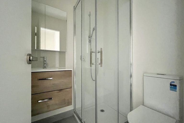 Photo of property in 4/474 West Coast Road, Glen Eden, Auckland, 0602