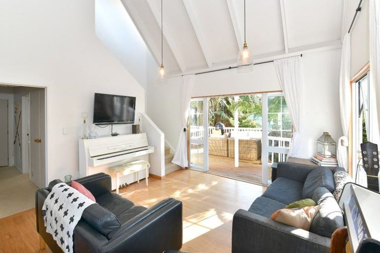 Photo of property in 2/56 Nigel Road, Browns Bay, Auckland, 0630