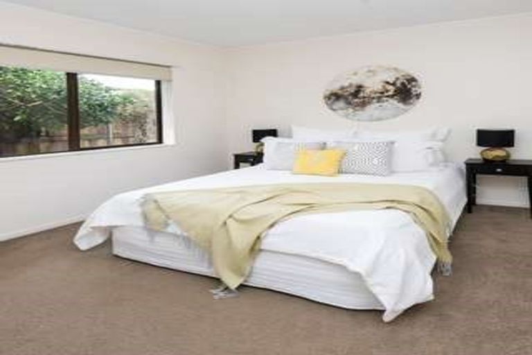 Photo of property in 2/11 Golfland Drive, Golflands, Auckland, 2013